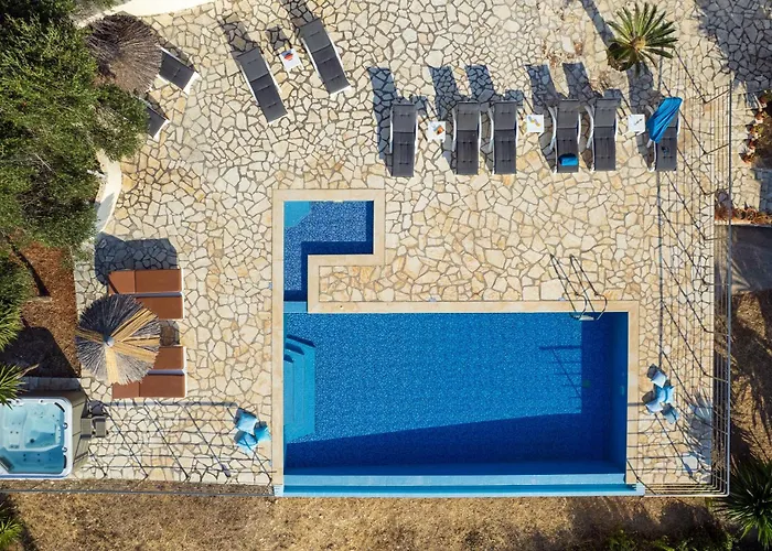 Beachfront Seasun By Posarellivillas Villa *