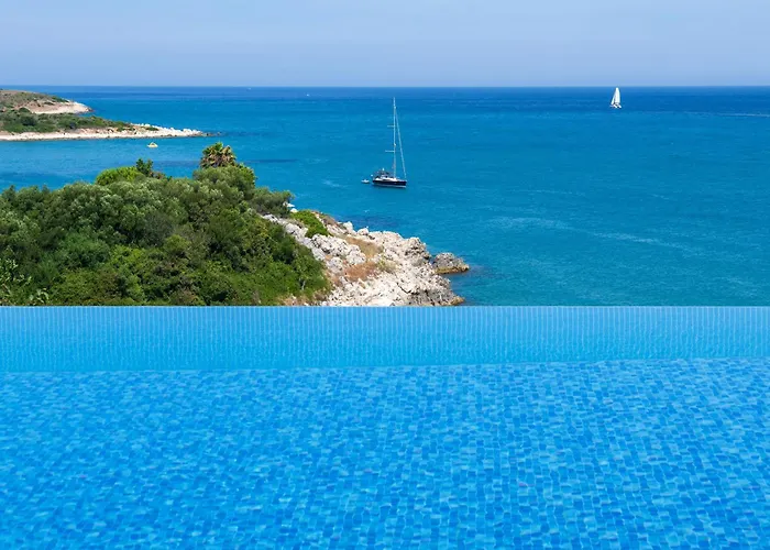 Villa Beachfront Seasun By Posarellivillas