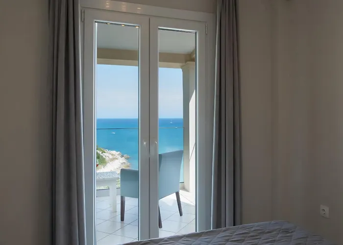 Beachfront Seasun By Posarellivillas