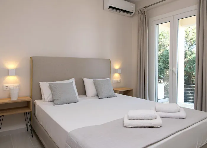 Villa Beachfront Seasun By Posarellivillas