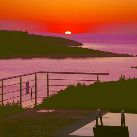 Villa Beachfront Seasun By Posarellivillas *