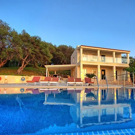 Beachfront Seasun By Posarellivillas Villa