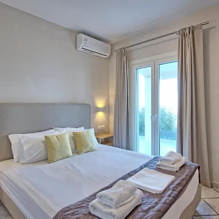 Vila Beachfront Seasun By Posarellivillas *