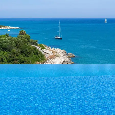 Villa Beachfront Seasun By Posarellivillas