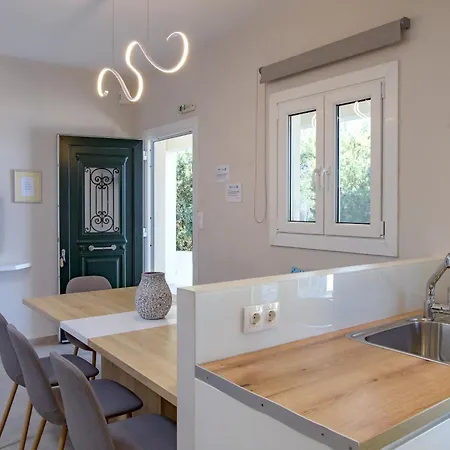 Beachfront Seasun By Posarellivillas *