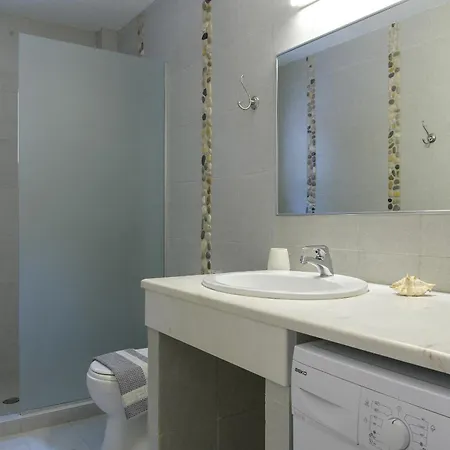 Beachfront Seasun By Posarellivillas * Ájosz Szpirídonasz