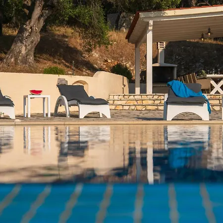 Beachfront Seasun By Posarellivillas