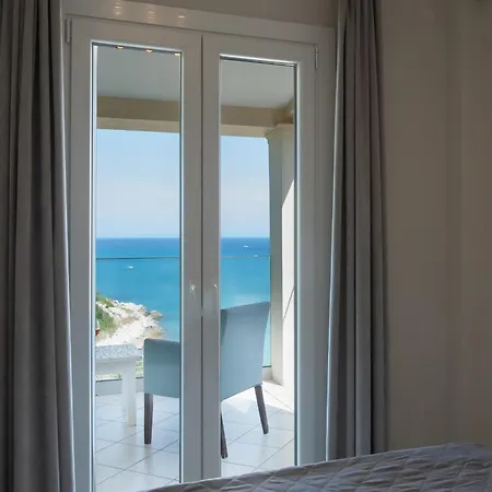 Beachfront Seasun By Posarellivillas