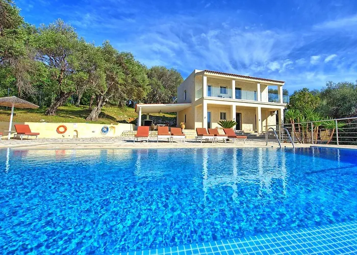 Beachfront Seasun By Posarellivillas Villa