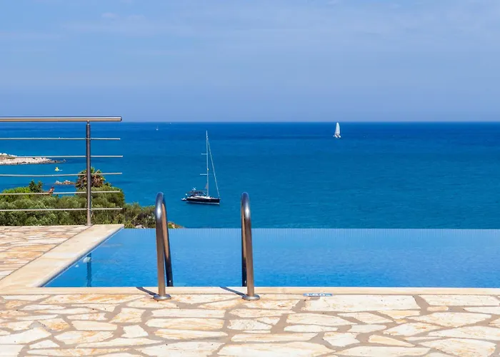 Beachfront Seasun By Posarellivillas Villa