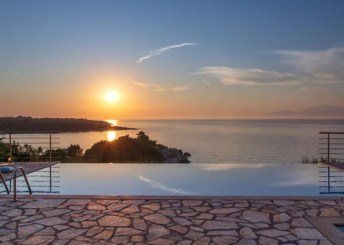 Villa Beachfront Seasun By Posarellivillas