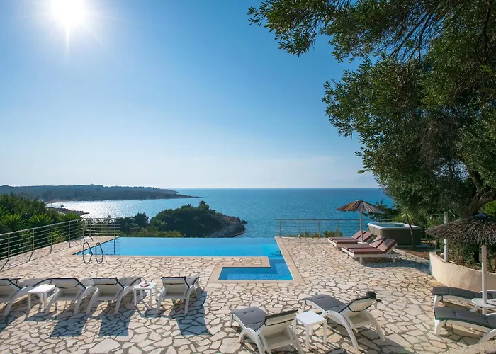 Beachfront Seasun By Posarellivillas Villa *