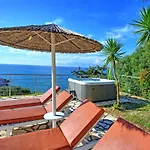 Seasun - Seafront With Infinity Pool & Panoramic Coastal Views By Posarelli *