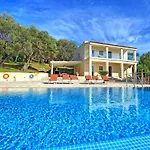 Seasun - Seafront With Infinity Pool & Panoramic Coastal Views By Posarelli Villa