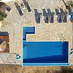 Seasun - Seafront With Infinity Pool & Panoramic Coastal Views By Posarelli Villa *