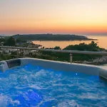 Villa Seasun - Seafront With Infinity Pool & Panoramic Coastal Views By Posarelli *