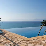 Seasun - Seafront With Infinity Pool & Panoramic Coastal Views By Posarelli Villa