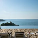 Villa Beachfront Seasun By Posarellivillas