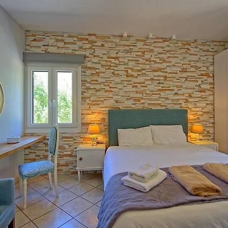 Beachfront Seasun By Posarellivillas Villa