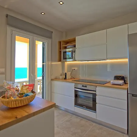 Villa Beachfront Seasun By Posarellivillas