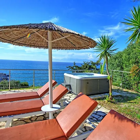 Seasun - Seafront With Infinity Pool & Panoramic Coastal Views By Posarelli *