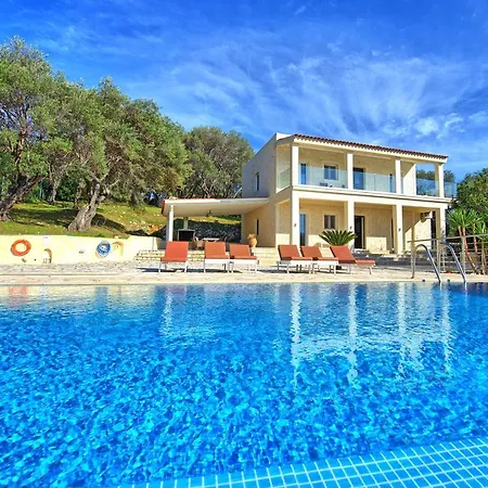 Seasun - Seafront With Infinity Pool & Panoramic Coastal Views By Posarelli Villa