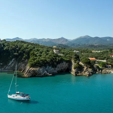 Seasun - Seafront With Infinity Pool & Panoramic Coastal Views By Posarelli Villa *