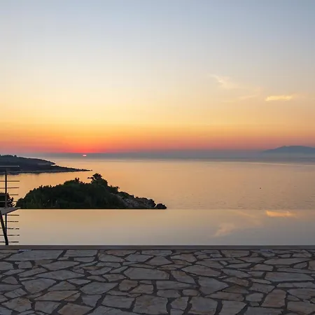 Seasun - Seafront With Infinity Pool & Panoramic Coastal Views By Posarelli Ájosz Szpirídonasz