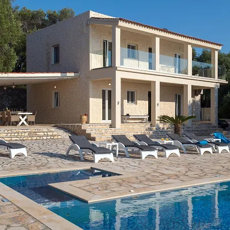 Seasun - Seafront With Infinity Pool & Panoramic Coastal Views By Posarelli Villa *