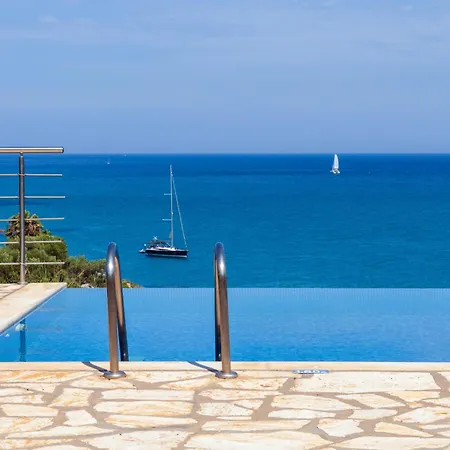 Seasun - Seafront With Infinity Pool & Panoramic Coastal Views By Posarelli Villa