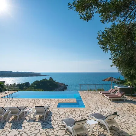 Seasun - Seafront With Infinity Pool & Panoramic Coastal Views By Posarelli Villa *