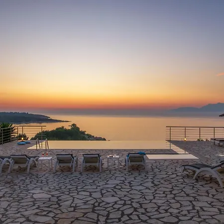 Villa Seasun - Seafront With Infinity Pool & Panoramic Coastal Views By Posarelli Ájosz Szpirídonasz