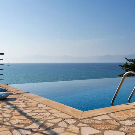 Seasun - Seafront With Infinity Pool & Panoramic Coastal Views By Posarelli Villa
