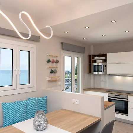 Seasun - Seafront With Infinity Pool & Panoramic Coastal Views By Posarelli Villa *